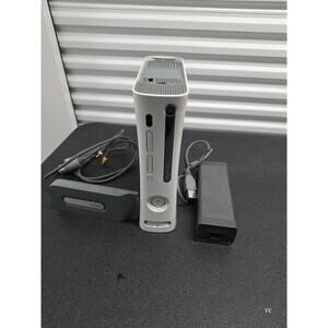 Microsoft Xbox 360 Console White Hard Drive Power AV Cables Untested